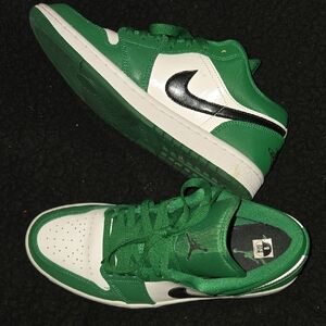 Nike Men's Green, White, and Black Sneakers
